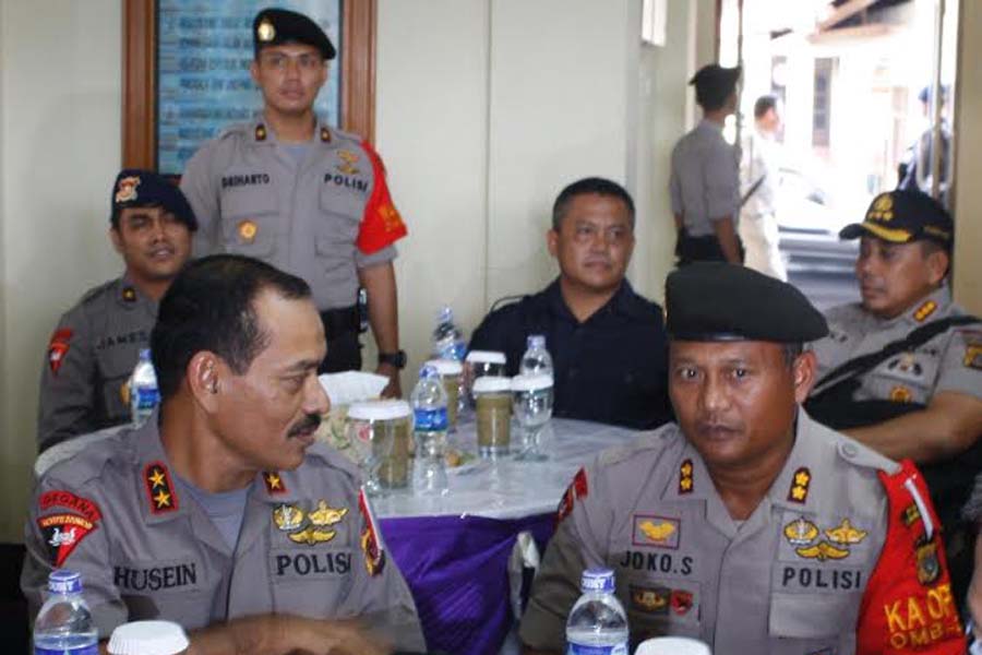 Kapolres Lhokseumawe AKBP Joko Surachmanto bersama Kapolda Aceh Irjen Pol Husein Hamidi. Foto: Dok. Irman/Atjehpost.com